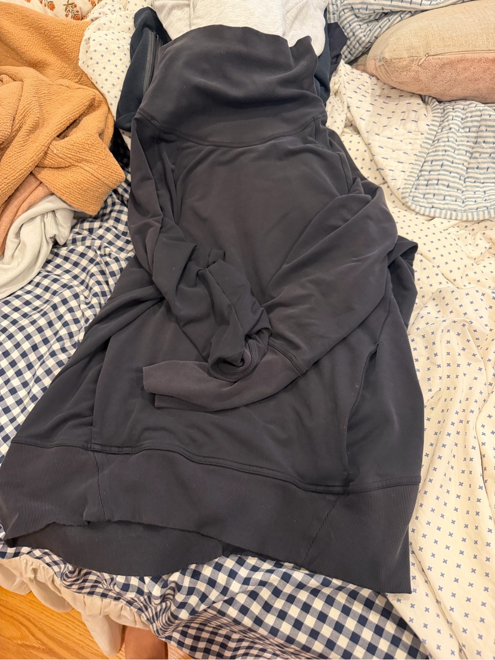 lululemon athletica black pullover hoodie